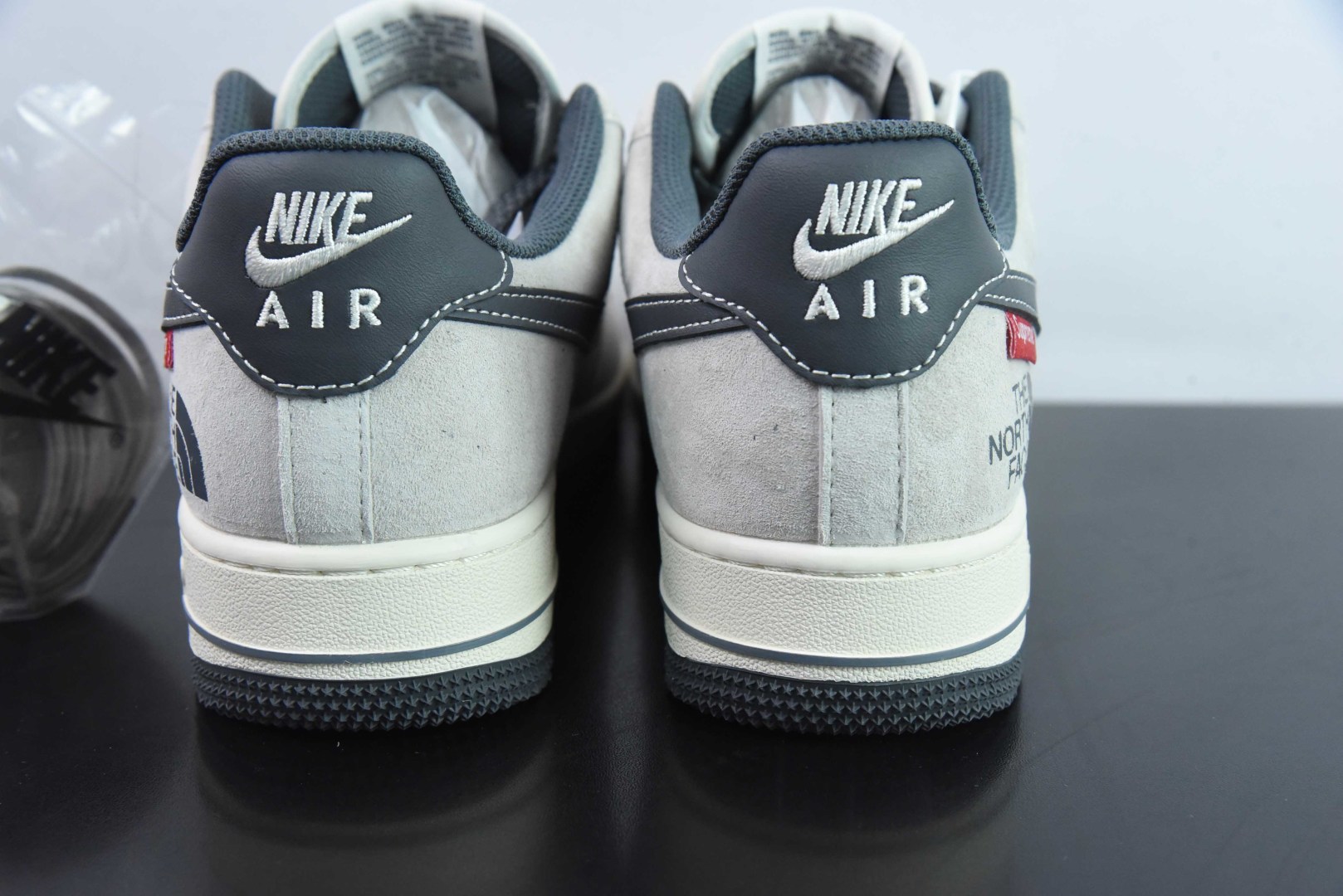 耐克NIke Air Force 1 '07 Low “Supreme北面联名灰黑红标猪八”空军一号低帮休闲板鞋纯原版本 货号:XZ6188-112