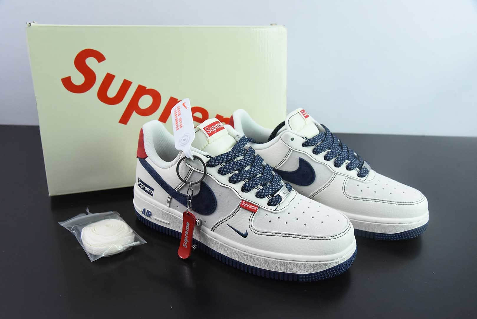 耐克Nike Air Force 1 '07 Low “Supreme联名红标翻毛蓝勾”空军一号低帮休闲板鞋纯原版本 货号：BB7518-021 