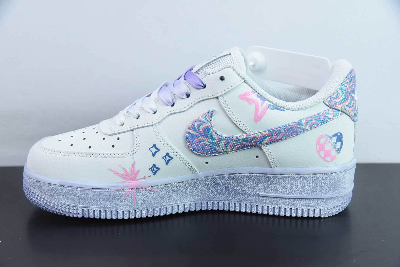 耐克Nike Air Force 1'07 Low Double Hearts 二次元手绘涂鸦粉蓝双心空军一号低帮休闲板鞋纯原版本 货号：CZ0377-002 