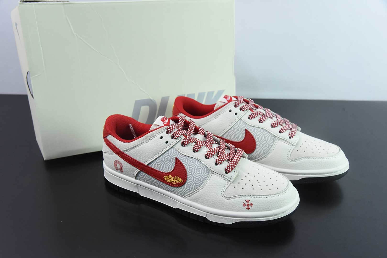耐克Nike SB Dunk Low 蛇年限定祥云红勾周年高端定制SB低帮休闲板鞋纯原版本 货号:DJ2024-094