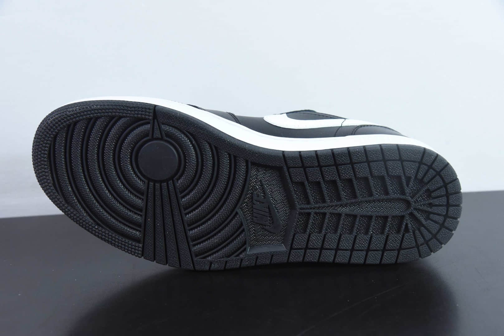 乔丹Air Jordan 1 Low AJ1乔1黑白色低帮复古篮球鞋纯原版本 货号：553558-043