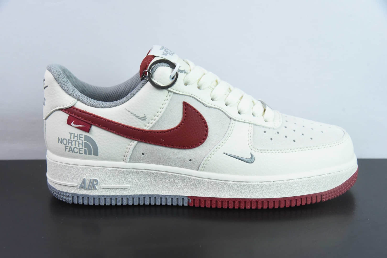 耐克NIke Air Force 1 '07 Low “北面联名米红双色”空军一号低帮休闲板鞋纯原版本 货号：DM6868-047