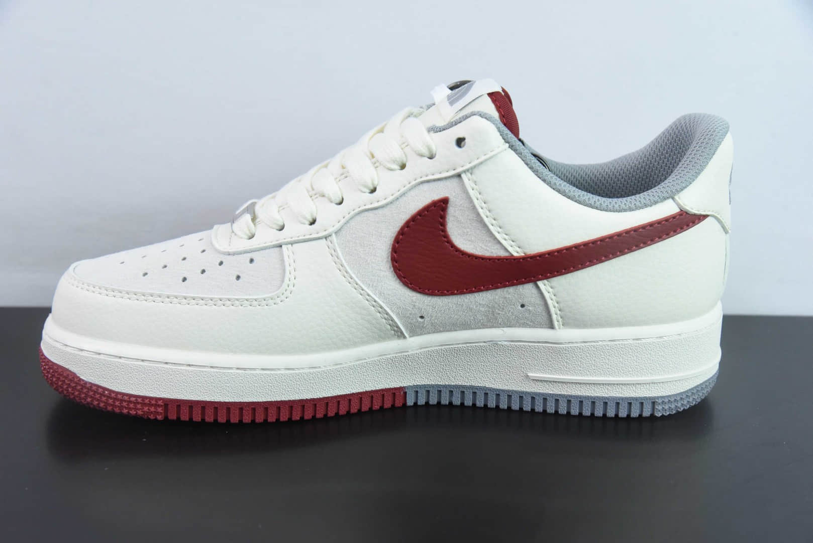 耐克NIke Air Force 1 '07 Low “北面联名米红双色”空军一号低帮休闲板鞋纯原版本 货号：DM6868-047