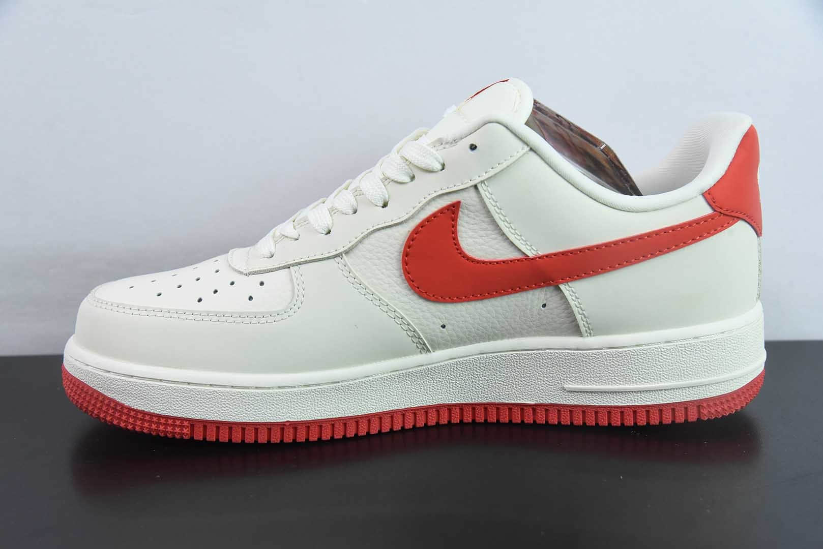 耐克Nike Air Force 1 AF1白红哪吒印花定制版空军一号低帮休闲板鞋纯原版本 货号：DF0188-048