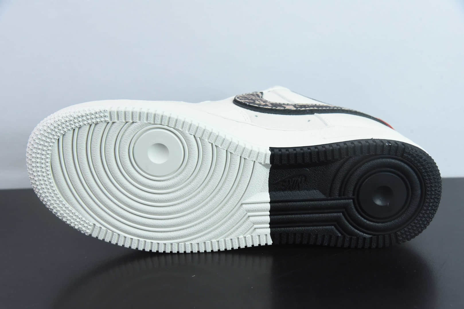 耐克NIke Air Force 1 '07 Low “Supreme联名蛇年限定蟒蛇纹双勾”空军一号低帮休闲板鞋纯原版本 货号:DM6688-026