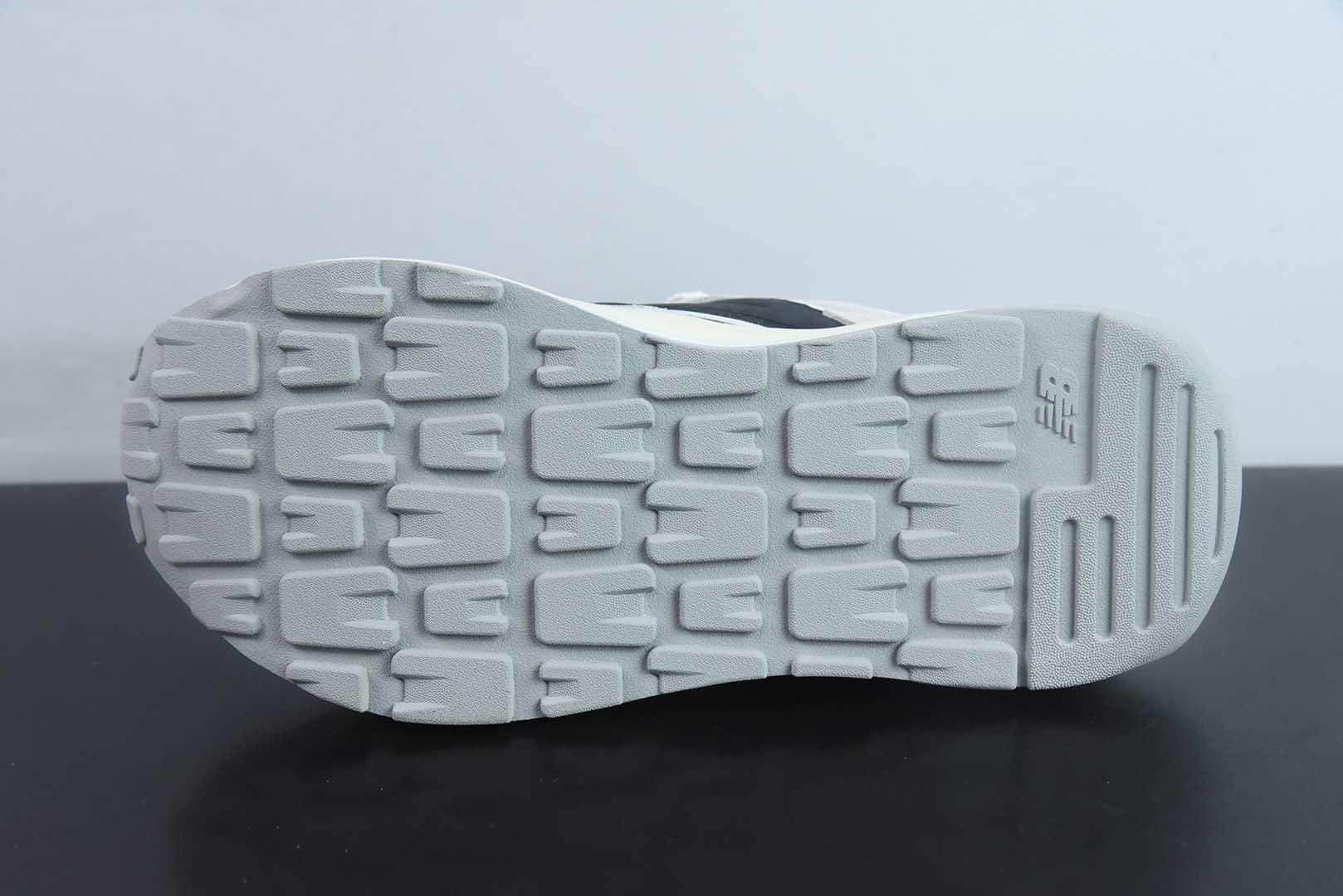 新百伦New Balance M5740系列米黄黑复古老爹风休闲运动慢跑鞋纯原版本 货号：M5740CBC