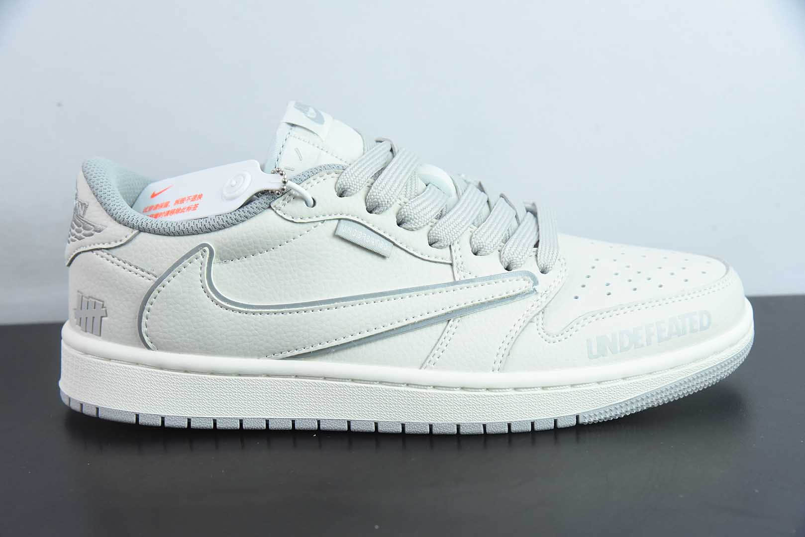 乔丹Travis Scott x Fragment Design x Air Jordan 1 Low OG SP AJ1联名款米白倒钩低帮文化休闲板鞋纯原版本 货号:DF1845 - 532