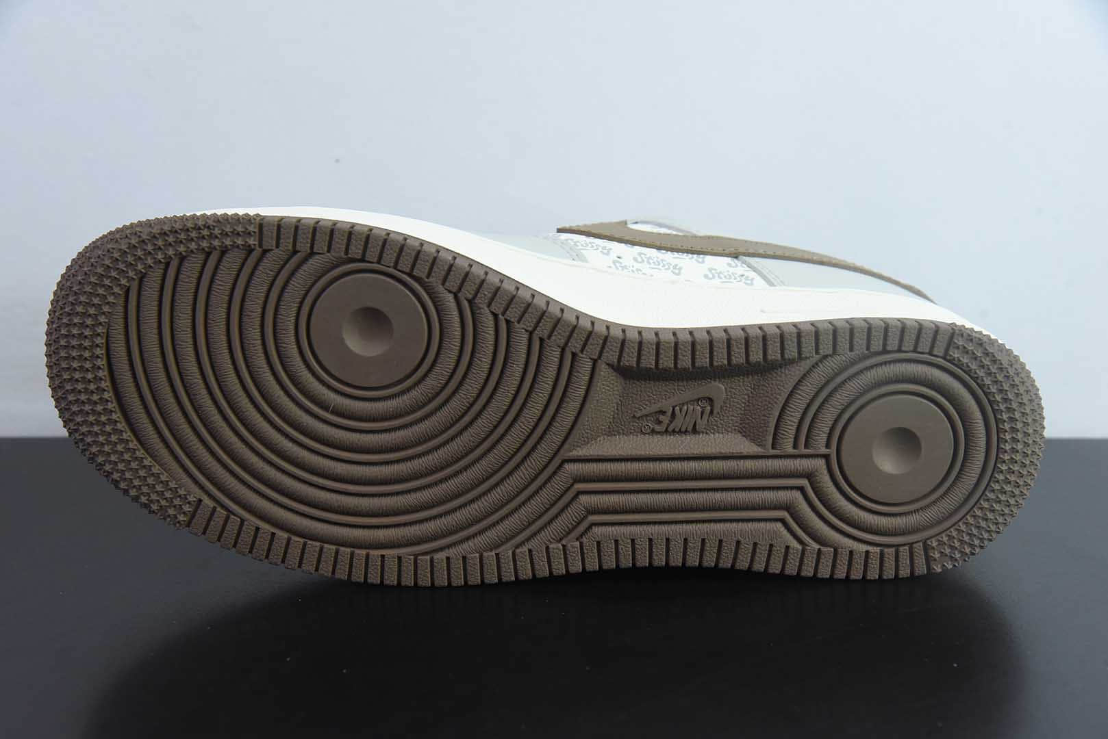 耐克Nike Air Force 1 '07 Low “斯图西联名印花棕勾”空军一号低帮休闲板鞋纯原版本 货号：ZH2598-320