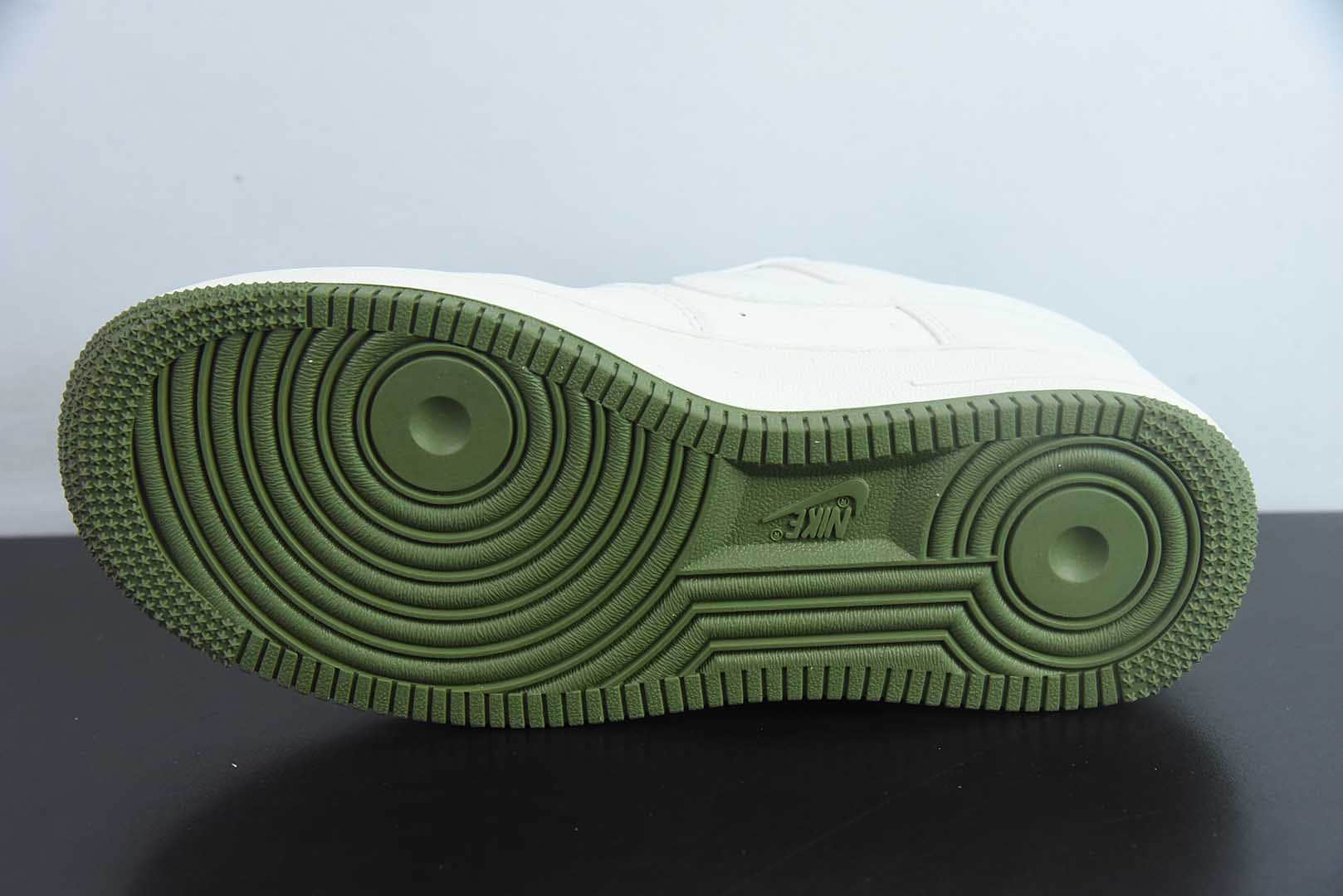耐克Nike Air Force 1'07 Low 耐克联名白绿小三勾空军一号低帮休闲板鞋纯原版本 货号：XX3168-182