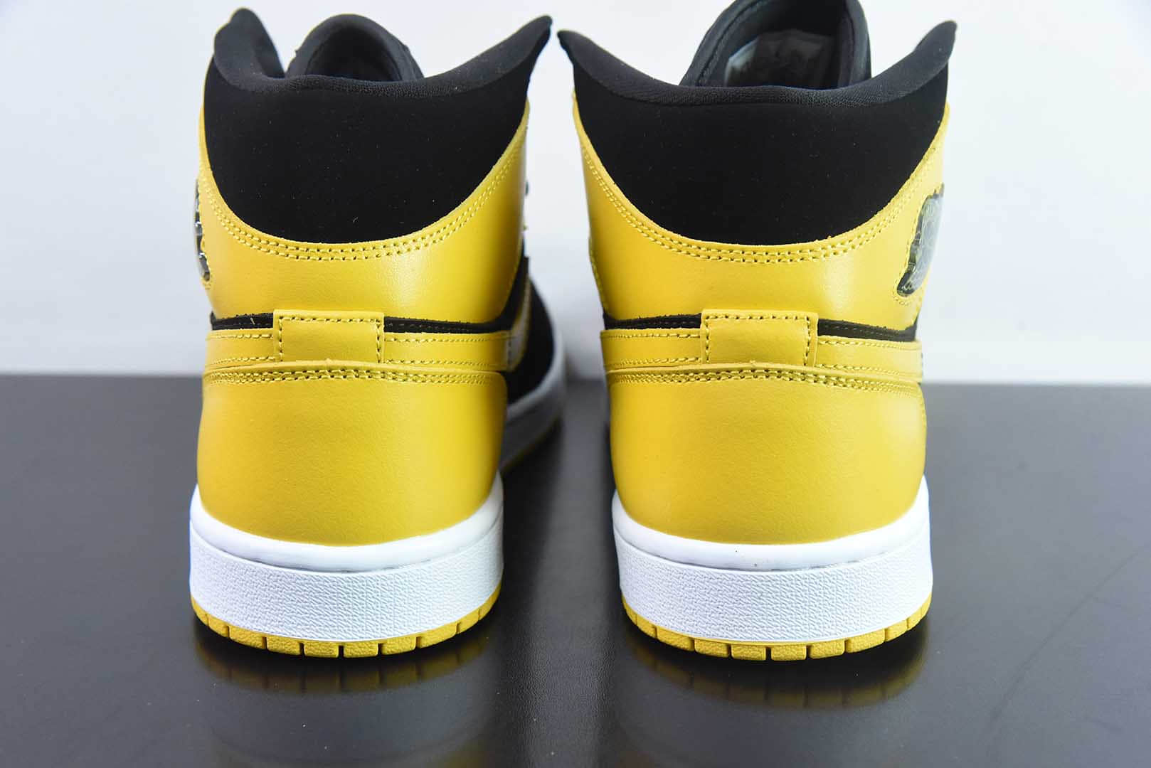 乔丹Jordan Air Jordan 1 Mid New Love AJ1黑黄中帮文化休闲板鞋纯原版本 货号：HJ6654-071